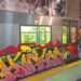 O Sesc 24 de Maio recebe a exposição HIP-HOP 80’sp até março de 2026, com fotos, roupas, discos e registros audiovisuais que celebram a história e a influência do hip-hop em São Paulo e no Brasil.