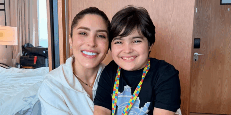 Manu Bahtidão revelou que seu filho Théo, de 9 anos, recebeu diagnóstico de autismo. A cantora ressaltou a importância de apoio, terapias e ambientes acolhedores para o desenvolvimento da criança.