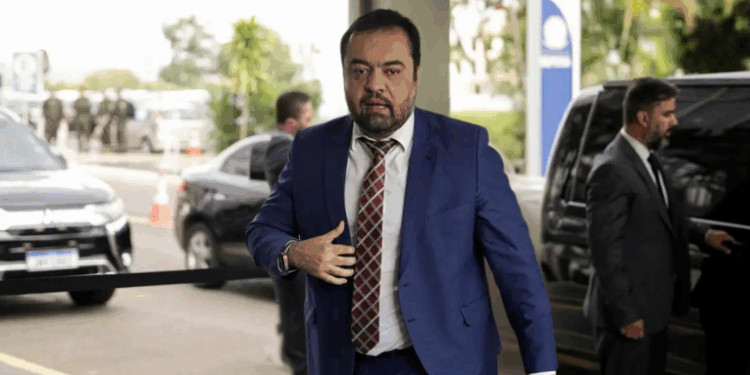 Após a renúncia de Cláudio Castro, a Alerj precisará aprovar uma lei complementar para definir as regras da eleição indireta do governador tampão. Debate envolve Constituição, STF e desincompatibilização.