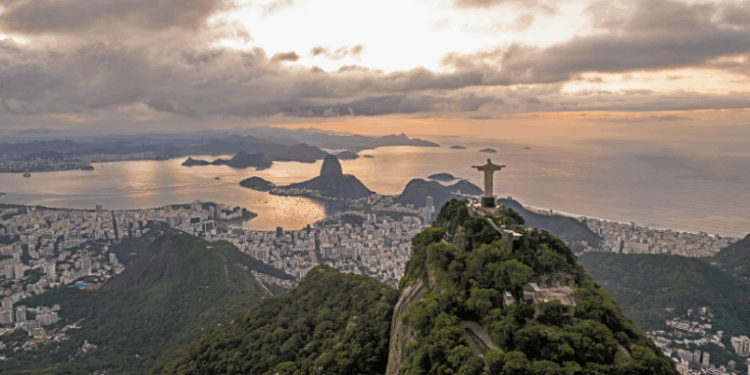 O Rio de Janeiro terá início de semana instável, com calor intenso na segunda-feira, nuvens e chuvas isoladas nos próximos dias, e melhora do tempo a partir de quinta-feira.