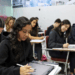 No Enem 2025, a redação será aplicada no dia 9 de novembro, junto às provas de linguagens e ciências humanas. Texto deve seguir formato dissertativo-argumentativo e atender às cinco competências exigidas pelo Inep.