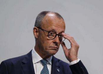 Friedrich Merz comenta experiência no Brasil durante discurso a empresários na Alemanha e provoca repercussão. Chanceler participou da COP30 e discutiu cooperação ambiental com Lula.