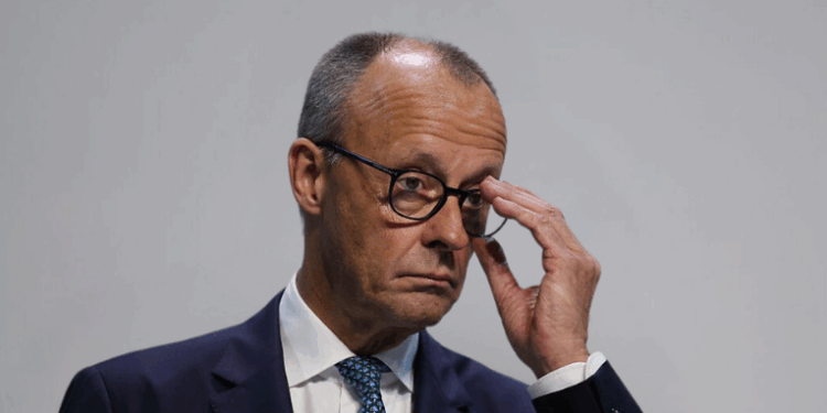 Friedrich Merz comenta experiência no Brasil durante discurso a empresários na Alemanha e provoca repercussão. Chanceler participou da COP30 e discutiu cooperação ambiental com Lula.