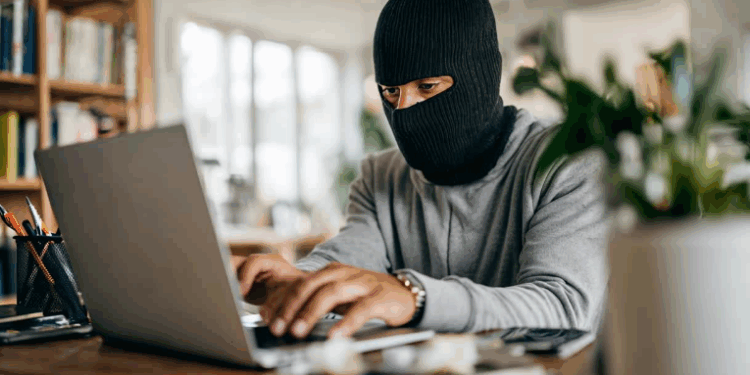 Golpes digitais: saiba se proteger de fraudes com Pix e documentos falsos