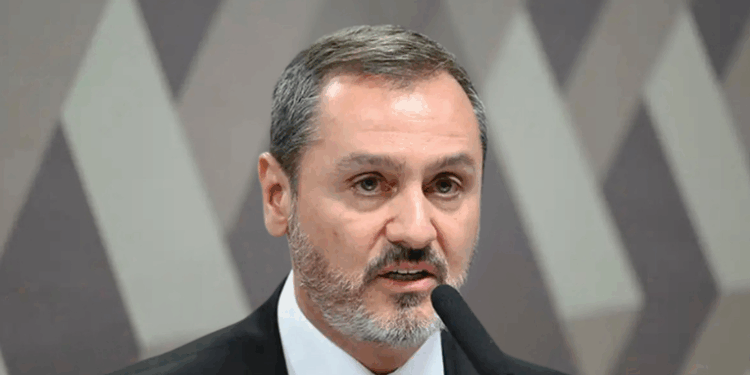 Durante CPI no Senado, o diretor-geral da PF, Andrei Rodrigues, afirma que não há comprovação de conexão entre facções criminosas do Brasil e grupos terroristas internacionais, mantendo foco em investigações nacionais.