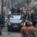 A Operação Contenção, na Vila Kennedy, Zona Oeste do Rio, mira o Comando Vermelho. Ação policial resulta em mortos, feridos, prisões e apreensão de armas.