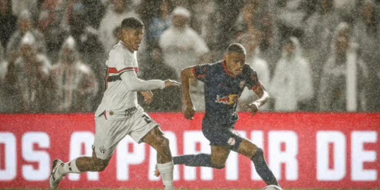 Jhon Jhon decide, e Bragantino supera o São Paulo por 1 a 0 em noite de protestos