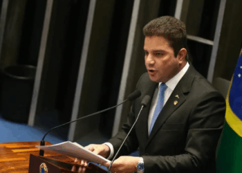 STF suspende por 15 dias ação penal contra Gladson Cameli no STJ. Decisão garante acesso a relatórios do Coaf e reforça direito à ampla defesa e ao contraditório.