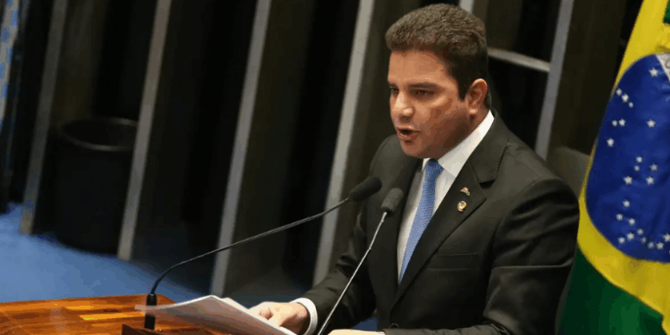 STF suspende por 15 dias ação penal contra Gladson Cameli no STJ. Decisão garante acesso a relatórios do Coaf e reforça direito à ampla defesa e ao contraditório.
