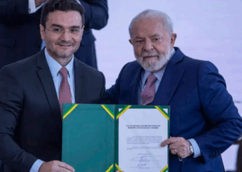 Sabino aposta em Lula para viabilizar candidatura ao Senado após crise no União Brasil