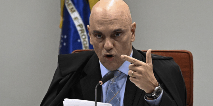 Moraes suspende inquérito sobre remoção de corpos no Alemão e Penha e dá 48 horas para delegado explicar investigação