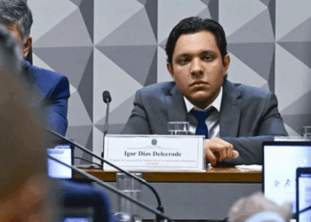 CPMI do INSS apreende celular de empresário investigado por descontos indevidos