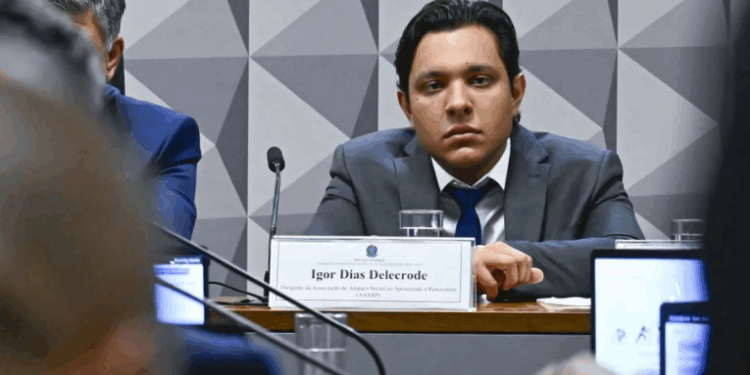 CPMI do INSS apreende celular de empresário investigado por descontos indevidos