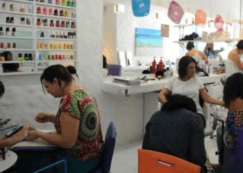 Anvisa proíbe duas substâncias usadas em esmaltação em gel por risco cancerígeno e reprodutivo