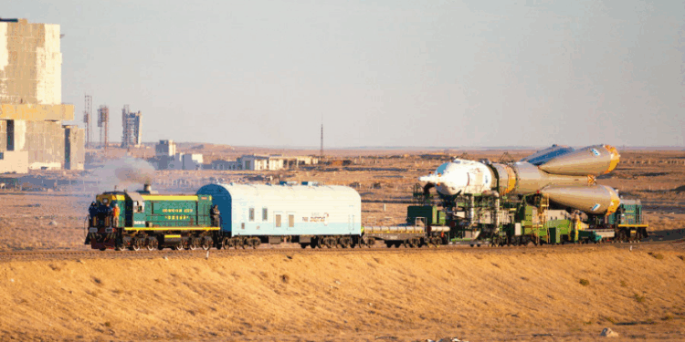 Soyuz 5 chega a Baikonur após viagem de 2 mil km em trem especial