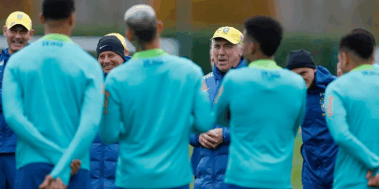 Vinicius Júnior afirma que a Seleção Brasileira evolui com Carlo Ancelotti e vê os amistosos contra Senegal e Tunísia como parte essencial da preparação para a Copa do Mundo de 2026.