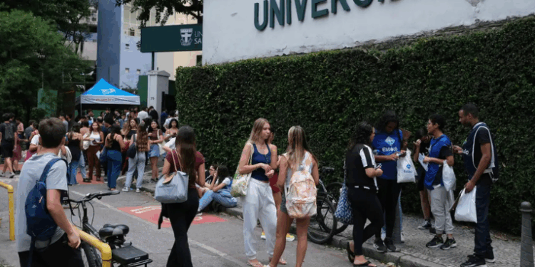 Enem 2025: Inep publica gabaritos do primeiro dia de provas; confira como acessar