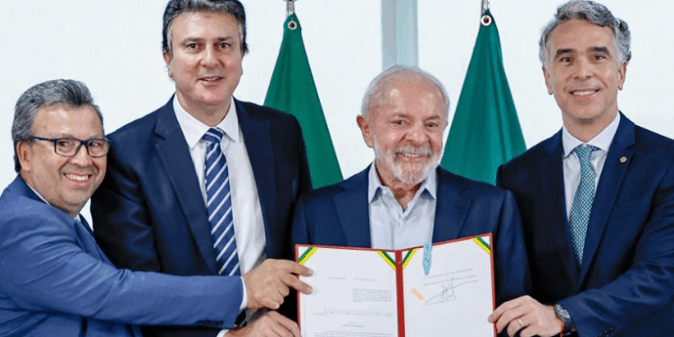 Sistema Nacional de Educação é sancionado por Lula e promete fortalecer ensino público no Brasil