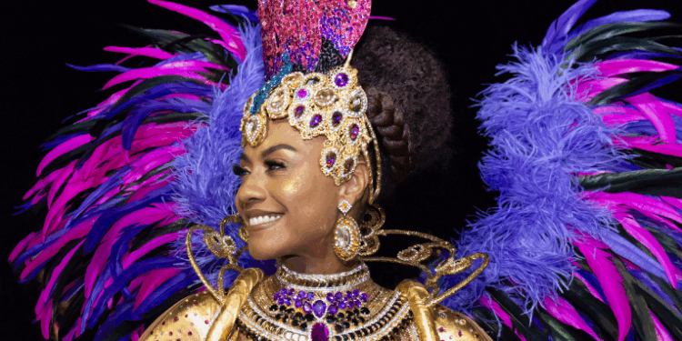 Escolas do Grupo Especial já realizam ensaios de rua no Rio, Niterói e Baixada rumo ao Carnaval 2026. Confira a programação completa, dias, horários e locais.