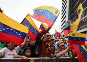Venezuela emite comunicado reafirmando soberania sobre seu espaço aéreo e condena declarações de Donald Trump, considerando-as ameaça à paz e à estabilidade regional.