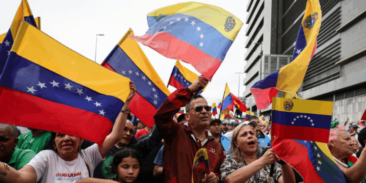 Venezuela emite comunicado reafirmando soberania sobre seu espaço aéreo e condena declarações de Donald Trump, considerando-as ameaça à paz e à estabilidade regional.