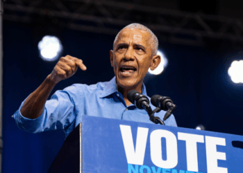 Barack Obama participa ativamente da campanha democrata, critica Donald Trump e apoia candidatas em estados estratégicos antes das eleições de meio de mandato nos EUA.