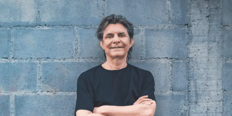 Morre Lô Borges, cantor e compositor do Clube da Esquina, aos 73 anos em Belo Horizonte; deixa legado marcante na música brasileira.