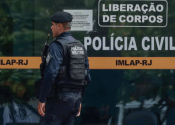 O governador do Rio de Janeiro, Claudio Castro, enviou esclarecimentos ao STF sobre a Operação Contenção, que resultou em mais de 120 mortes, detalhando estratégias, medidas de segurança e proteção à população.