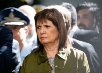 Patricia Bullrich antecipou sua renúncia ao Ministério da Segurança da Argentina para assumir o Senado. Na carta a Javier Milei, ela destacou seu legado e desejou sucesso à futura ministra Alejandra Monteoliva.