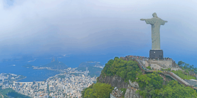 Fisweek25 reúne 10 mil participantes no Rio e debate o futuro da saúde, inovação e longevidade com líderes e instituições de destaque.