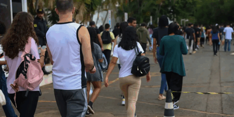 Inscrições de indígenas no Enem 2025 crescem 89% em três anos, com 37.489 candidatos confirmados e maior presença em Amazonas, Pernambuco e Bahia.