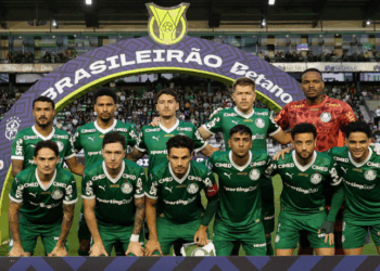 Confusão com cores dos uniformes atrasa início da partida pela 31ª rodada do Brasileirão