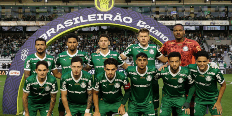 Confusão com cores dos uniformes atrasa início da partida pela 31ª rodada do Brasileirão