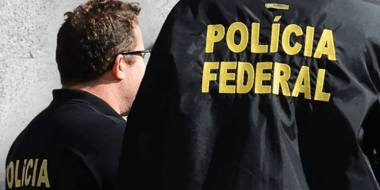Chefe da Polícia Civil do Espírito Santo é alvo de denúncia na PF por suspeita de coação e obstrução de investigação. Entenda o caso.