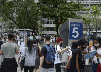 Enem 2025 registra aumento de quase 200% na participação de candidatos com mais de 60 anos