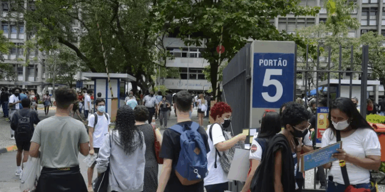 Enem 2025 registra aumento de quase 200% na participação de candidatos com mais de 60 anos