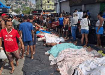 Nova etapa da investigação da Operação Contenção prende cinco PMs no Rio. Agentes são suspeitos de crimes militares registrados por câmeras corporais durante ação que resultou em 122 mortes.