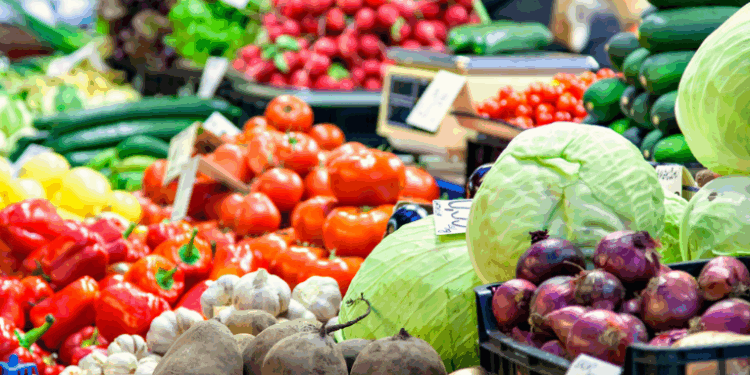 Novo decreto do Programa de Alimentação do Trabalhador (PAT) é elogiado pela Abras e promete mais justiça, eficiência e transparência no vale-refeição e vale-alimentação. Entenda o que muda com as novas regras.