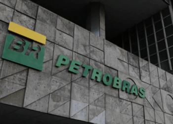 Petrobras registra exportações recordes no quarto trimestre de 2025, impulsionadas pelo pré-sal e pela demanda da China.