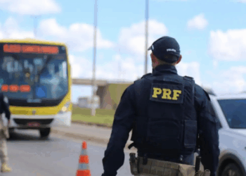 O policial rodoviário federal Fabiano Menacho Ferreira será julgado pelo Tribunal do Júri pela morte de Heloísa dos Santos Silva, de três anos, baleada durante abordagem da PRF em Seropédica, no Rio de Janeiro.