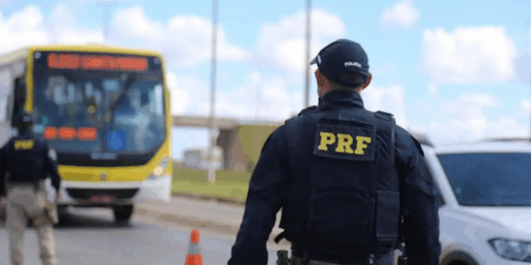 O policial rodoviário federal Fabiano Menacho Ferreira será julgado pelo Tribunal do Júri pela morte de Heloísa dos Santos Silva, de três anos, baleada durante abordagem da PRF em Seropédica, no Rio de Janeiro.