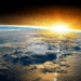 O Google anunciou o projeto Suncatcher, que transformará satélites solares em data centers espaciais com processadores de IA, testando protótipos até 2027.