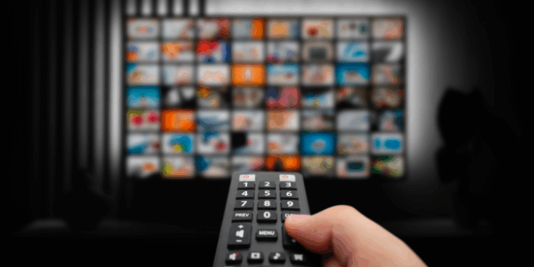 Mais de 1,7 milhão de TV Boxes ilegais chegaram ao Brasil em 2023, segundo a Alianza. A maioria veio da China e entrou pelos portos de Santos e Paranaguá. Operações recentes da Anatel e autoridades internacionais derrubaram plataformas de streaming piratas.