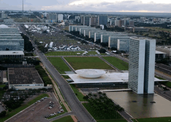 O Congresso Nacional derrubou seis vetos ao Propag, restabelecendo regras de renegociação de dívidas estaduais. Acordo com o governo busca aumentar adesão ao programa, que termina em 31 de dezembro.