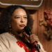 A escritora Ana Maria Gonçalves assume a cadeira 33 da Academia Brasileira de Letras, tornando-se a primeira mulher negra entre os imortais. A autora de Um defeito de cor é celebrada em cerimônia no Rio com homenagens e referências à cultura afro-brasileira.