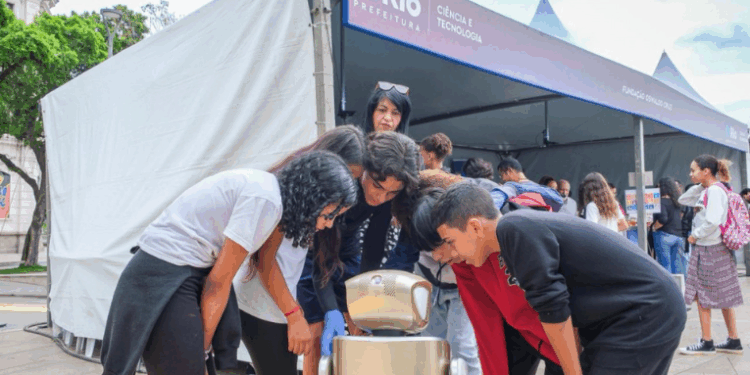 Nos dias 14 e 15, o Parque Quinta da Boa Vista recebe o Festival da Ciência pelo Clima, com atividades gratuitas, exposições, jogos interativos e shows, reunindo universidades e instituições de pesquisa.