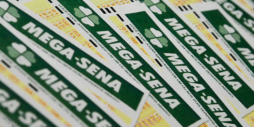 Mega-Sena sorteia R$ 150 milhões nesta quarta; apostas podem ser feitas até as 20h em lotéricas e pelos canais digitais da Caixa.
