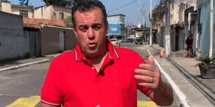 A Polícia Civil prendeu o vereador Ernane Aleixo (PL) durante a Operação Muro de Favores, que mira o Terceiro Comando Puro (TCP) na Baixada Fluminense. A ação resultou na detenção de cinco pessoas envolvidas com tráfico e crimes organizados.