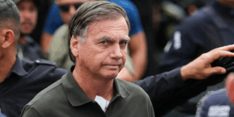 Jair Bolsonaro passa por ultrassonografia e tem hérnias inguinais detectadas