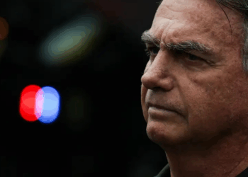 Jair Bolsonaro é preso pela Polícia Federal após decisão do STF